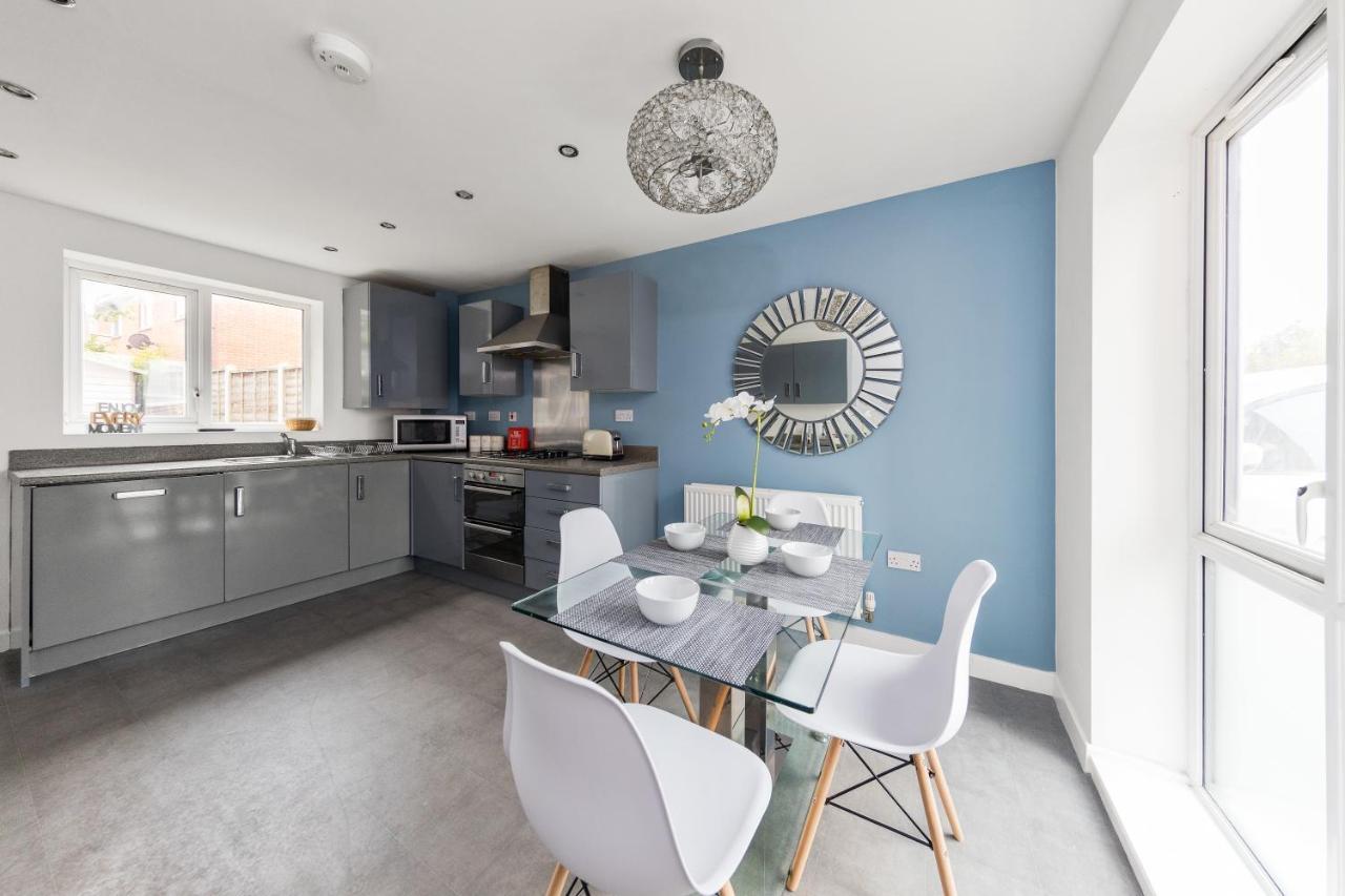 Royal House Wolverhampton - Perfect For Contractors & Large Groups Buitenkant foto